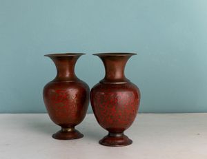 Coppia di vasi in bronzo. XX secolo  - Asta ECLECTICA, the home of designer Nicol Castellini Baldissera - Associazione Nazionale - Case d'Asta italiane