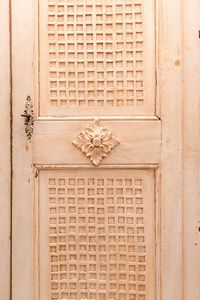 Armadio a due ante in legno intagliato e dipinto. XIX secolo  - Asta ECLECTICA, the home of designer Nicol Castellini Baldissera - Associazione Nazionale - Case d'Asta italiane