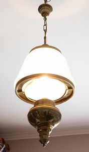 Lampadario in ottone e vetro. XX secolo  - Asta ECLECTICA, the home of designer Nicol Castellini Baldissera - Associazione Nazionale - Case d'Asta italiane