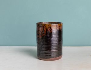 Takatori. Vaso in porcellana Tenmoku smaltata. Giappone, XX secolo  - Asta ECLECTICA, the home of designer Nicol� Castellini Baldissera - Associazione Nazionale - Case d'Asta italiane