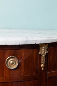 Commode demilune lastronata in mogano. Jean-Baptiste Gamichon, Francia, fine XVIII secolo  - Asta ECLECTICA, the home of designer Nicol� Castellini Baldissera - Associazione Nazionale - Case d'Asta italiane