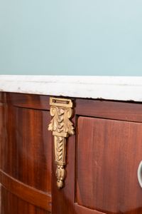 Commode demilune lastronata in mogano. Jean-Baptiste Gamichon, Francia, fine XVIII secolo  - Asta ECLECTICA, the home of designer Nicol� Castellini Baldissera - Associazione Nazionale - Case d'Asta italiane