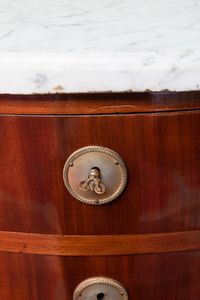 Commode demilune lastronata in mogano. Jean-Baptiste Gamichon, Francia, fine XVIII secolo  - Asta ECLECTICA, the home of designer Nicol� Castellini Baldissera - Associazione Nazionale - Case d'Asta italiane