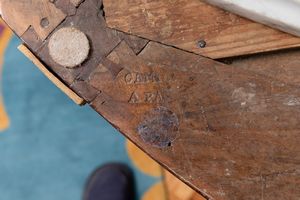 Commode demilune lastronata in mogano. Jean-Baptiste Gamichon, Francia, fine XVIII secolo  - Asta ECLECTICA, the home of designer Nicol� Castellini Baldissera - Associazione Nazionale - Case d'Asta italiane