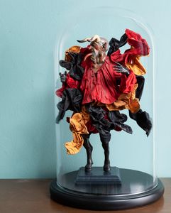 Figura di demone con vesti in seta. XX secolo  - Asta ECLECTICA, the home of designer Nicol Castellini Baldissera - Associazione Nazionale - Case d'Asta italiane