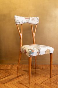 Due sedie con struttura in legno e rivestimenti in tessuto Pierre Frey  - Asta ECLECTICA, the home of designer Nicol Castellini Baldissera - Associazione Nazionale - Case d'Asta italiane