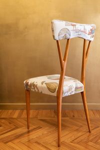 Due sedie con struttura in legno e rivestimenti in tessuto Pierre Frey  - Asta ECLECTICA, the home of designer Nicol Castellini Baldissera - Associazione Nazionale - Case d'Asta italiane