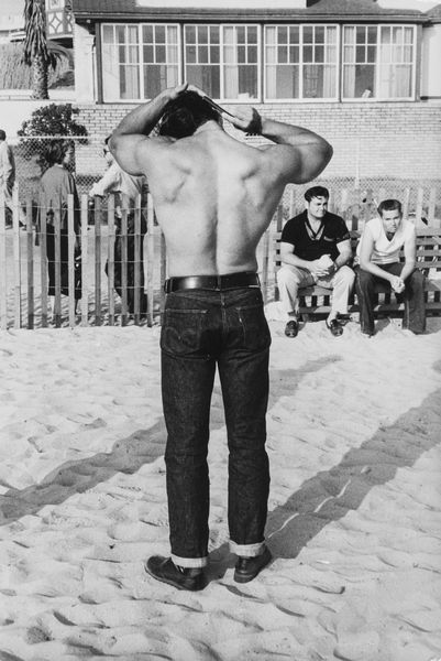 ,Dennis Stock : Giovani  - Asta Fotografia: Under 1K - Associazione Nazionale - Case d'Asta italiane