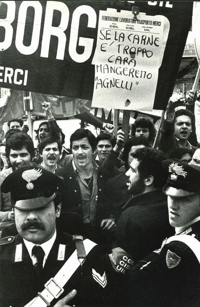,Dino Fracchia : Manifestazione, Milano  - Asta Fotografia: Under 1K - Associazione Nazionale - Case d'Asta italiane
