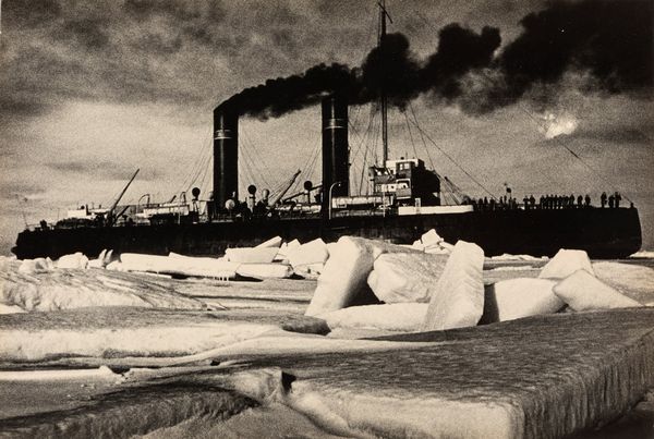 ,Sergej Loskutov : Ship Yermak in Ice. North Pole  - Asta Fotografia: Under 1K - Associazione Nazionale - Case d'Asta italiane