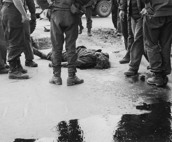 ,Tony Vaccaro : German worker killed in an accident over Berlin  - Asta Fotografia: Under 1K - Associazione Nazionale - Case d'Asta italiane