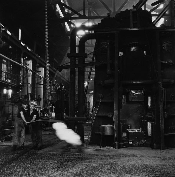 ,Mario De Biasi : Senza titolo (Fabbrica)  - Asta Fotografia: Under 1K - Associazione Nazionale - Case d'Asta italiane