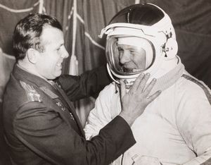 ,Cheredinzeva - Gagarin e Krushev
