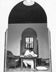 ,Pierre Boulat - Yves Saint Laurent dans sa proprit de Marrakech au Maroc