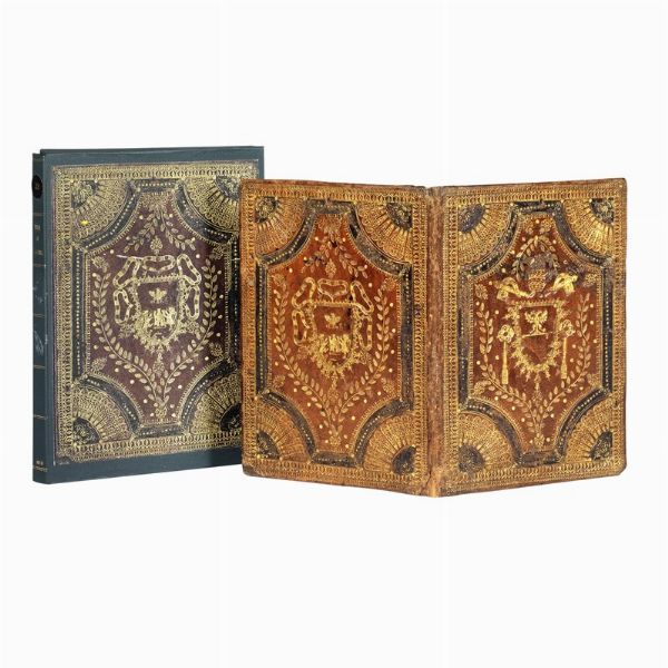 (Legatura papale)   Legatura romana alle armi di Alessandro VIII Ottoboni, databile al 1690, vuota.   Marocchino nocciola alle armi di Alessandro VIII, nato Pietro Vito Ottoboni, papa dal 1689 al 1691, riccamente decorata con intarsi in marocchino nero e con motivo a ventaglio agli angoli, 226 x 168 mm, sguardie (moderne) in carta marmorizzata, qualche traccia del tempo. Ex libris Arturo Dazza. In scatola moderna.  - Asta Libri, manoscritti e autografi - Associazione Nazionale - Case d'Asta italiane