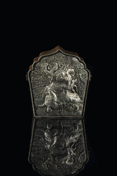 GHAU GAU : Ghau gau in rame e argento sbalzato  Tibet  XIX secolo.  h cm 17x15  - Asta Arte Orientale - Associazione Nazionale - Case d'Asta italiane