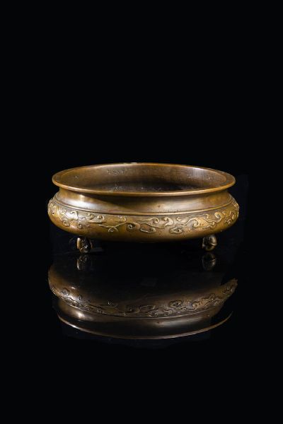 CENSER : Censer in bronzo con piedini a forma di elefante  Cina  dinastia Qing  XIX secolo. h cm 7 5x20  - Asta Arte Orientale - Associazione Nazionale - Case d'Asta italiane