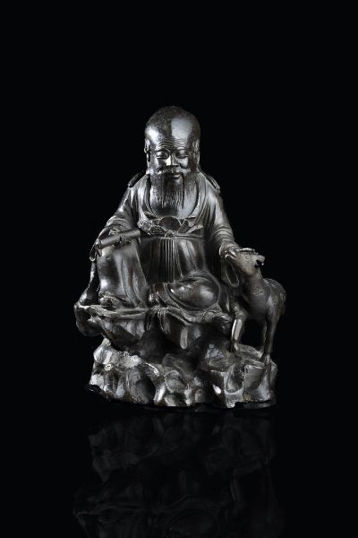 FIGURA DI SAGGIO : Figura di saggio in bronzo con cerbiatto  - Asta Arte Orientale - Associazione Nazionale - Case d'Asta italiane