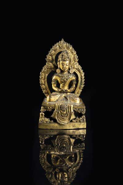 AMITAI : Amitai in bronzo dorato con iscrizioni  Cina  dinastia Qing  XVIII secolo. h cm 20 5x11 5  - Asta Arte Orientale - Associazione Nazionale - Case d'Asta italiane