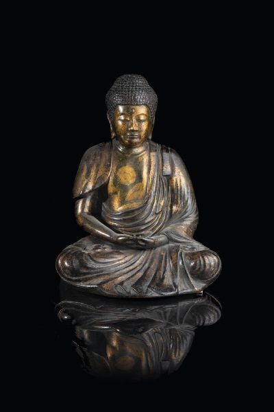 BUDDHA : Buddha in bronzo con segni di doratura  Giappone  XVIII secolo. h cm 36 5x29  - Asta Arte Orientale - Associazione Nazionale - Case d'Asta italiane