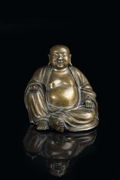 SCULTURA : Scultura in bronzo rappresentante Buddha seduto  Cina dinastia Qing  XVIII secolo. h cm 22x23  - Asta Arte Orientale - Associazione Nazionale - Case d'Asta italiane