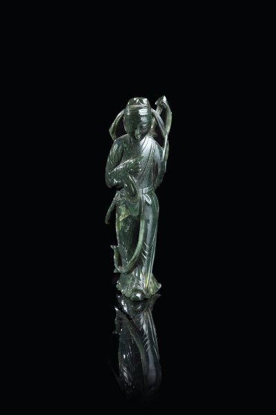 FIGURA IN GIADA : Figura di guerriero in giada spinacio  Cina  Repubblica  XX secolo.  h cm 15x4 5  - Asta Arte Orientale - Associazione Nazionale - Case d'Asta italiane