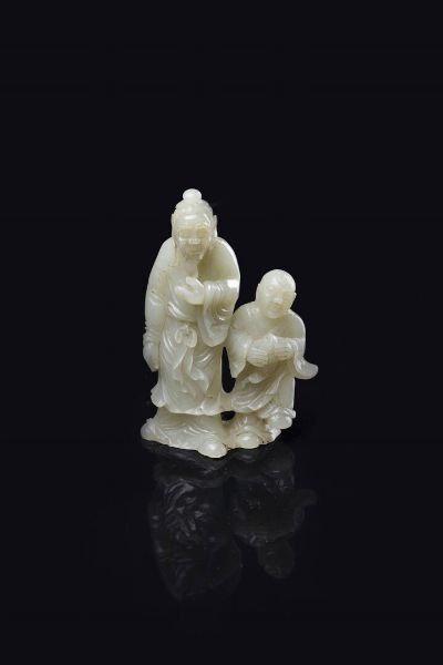 GRUPPO IN GIADA : Gruppo in giada Celadon raffigurante due personaggi  Cina  XIX secolo. h cm 10 1  - Asta Arte Orientale - Associazione Nazionale - Case d'Asta italiane