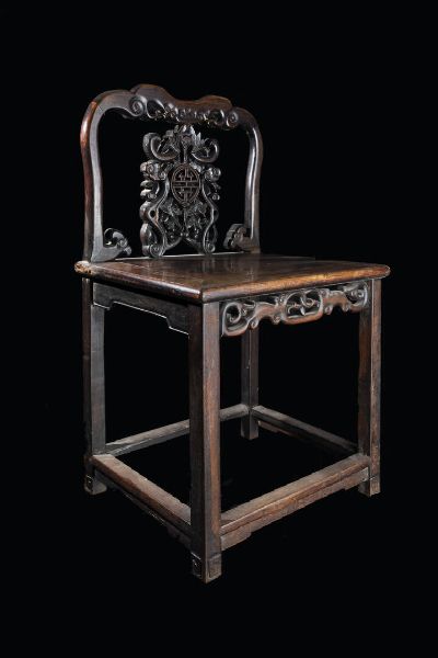 SEDIA IN LEGNO : Sedia in legno di Homu  Cina  dinastia Qing XX secolo. h cm 90x53x43  - Asta Arte Orientale - Associazione Nazionale - Case d'Asta italiane