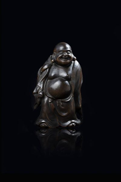 BUDDHA : Buddha in ceramica Gingxing  Giappone  XIX secolo. h cm 24 5x15  - Asta Arte Orientale - Associazione Nazionale - Case d'Asta italiane