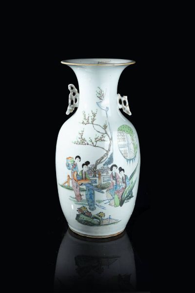 VASO : Vaso in porcellana  Cina  dinastia Qing  XX secolo. h cm 43x18  - Asta Arte Orientale - Associazione Nazionale - Case d'Asta italiane
