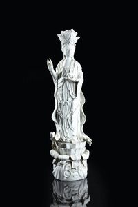 GUANYIN - Guanyin in porcellana Blanc de Chine  Cina  Repubblica  XX secolo. h cm 59x15