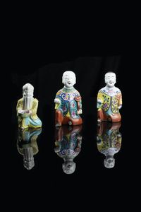 LOTTO TRE SCULTURE - Lotto di tre sculture raffigurante saggi  Cina  dinastia Qing  XVIII secolo. h cm 18x9 h cm 14x7 5 h cm 17x8
