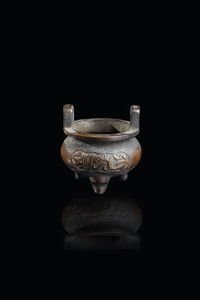PICCOLO INCENSIERE - Piccolo incensiere in bronzo brunito Cina  dinastia Qing  XIX secolo. h cm 10x9 5