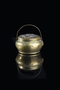 INCENSIERE - Incensiere in bronzo con coperchio e manico  Cina  dinastia Qing  XX secolo h cm 7x12