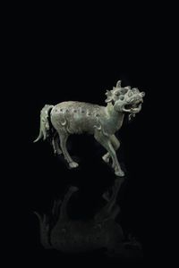 LOTTO - Lotto composto da cinque oggetti in bronzo  Cina  XVIII secolo. h cm 20x13 tartaruga h cm 18x19 aniamle fantastico  [..]