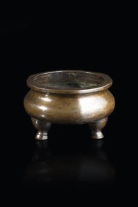 CENSER - Censer in bronzo  Cina  dinastia Qing  XVIII secolo. h cm 10 5x18
