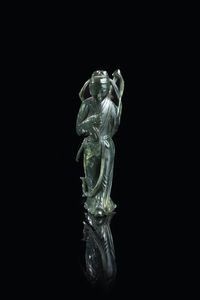 FIGURA IN GIADA - Figura di guerriero in giada spinacio  Cina  Repubblica  XX secolo.  h cm 15x4 5
