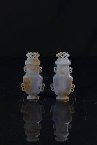 COPPIA DI VASETTI - Coppia di vesetti in Agata con tappo  Cina  dinstia Qing  XX secolo. h cm 18x9