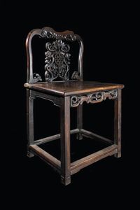 SEDIA IN LEGNO - Sedia in legno di Homu  Cina  dinastia Qing XX secolo. h cm 90x53x43