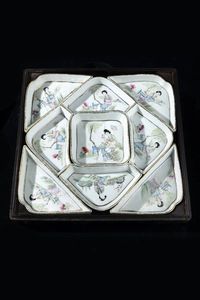 PORTAVIVANDE - Porta vivende Famiglia Rosa composto da nove piattini entro scatola linea  Cina  dinastia Qing  XIX secolo. h  [..]