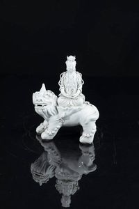 BLANC DE CHINE - Blanc de Chine rappresentante Guanyin su animale fantastico  Cina  dinastia Qing  XIX secolo. h cm 21 5x17