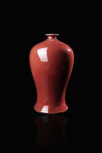 GRANDE VASO - Grande vaso Meiping in porcellana sangue di bue  Cina  Repubblica  XX secolo. h cm 49x28