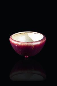 CIOTOLA - Ciotola in porcellana sangue di bue  Cina  dinastia Qing  XIX secolo. h cm 14x26