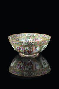 CIOTOLA IN PORCELLANA - Ciotola in porcellana Canton  XIX secolo. h cm 9x23