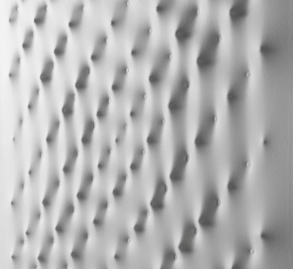 CASTELLANI ENRICO (1930 - 2017) : Superficie bianca.  - Asta Asta 368 | ARTE MODERNA E CONTEMPORANEA Tradizionale - Associazione Nazionale - Case d'Asta italiane