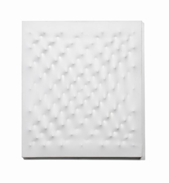 CASTELLANI ENRICO (1930 - 2017) : Superficie bianca.  - Asta Asta 368 | ARTE MODERNA E CONTEMPORANEA Tradizionale - Associazione Nazionale - Case d'Asta italiane