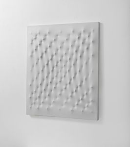 CASTELLANI ENRICO (1930 - 2017) : Superficie bianca.  - Asta Asta 368 | ARTE MODERNA E CONTEMPORANEA Tradizionale - Associazione Nazionale - Case d'Asta italiane