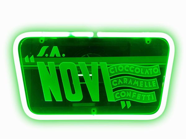 Anonimo : Insegna prodotti dolciari Novi  - Asta POP Culture and Comics - Associazione Nazionale - Case d'Asta italiane