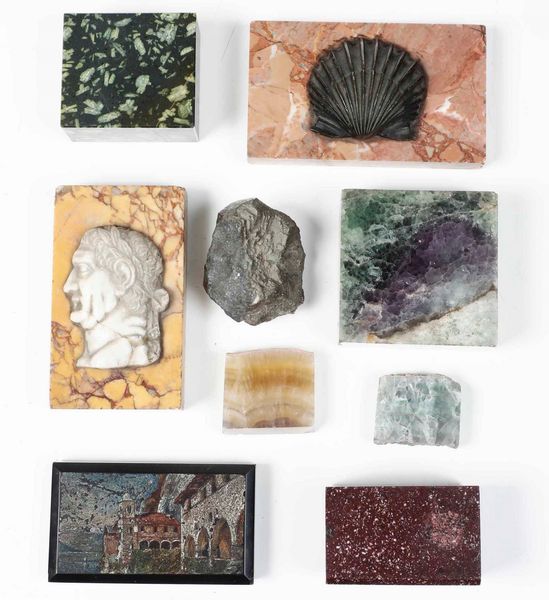 Lotto di sei presse papiers in marmi vari pi� tre frammenti di quarzi  - Asta Antiquariato Giugno - Associazione Nazionale - Case d'Asta italiane