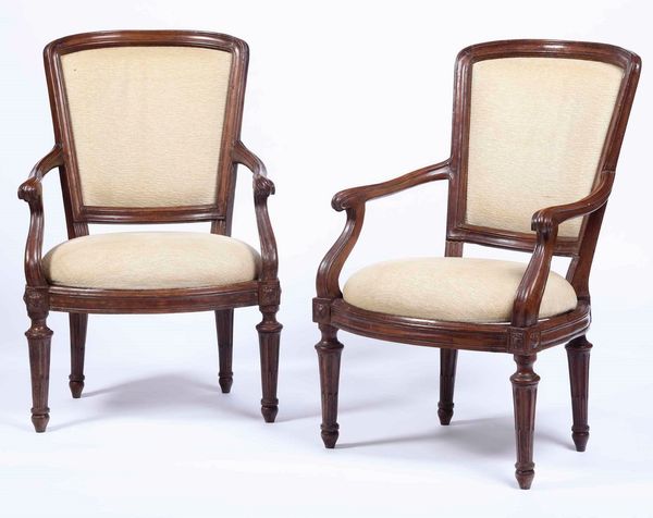 Coppia di poltrone Luigi XVI in legno intagliato. Genova XVIII-XIX secolo  - Asta Antiquariato Giugno - Associazione Nazionale - Case d'Asta italiane